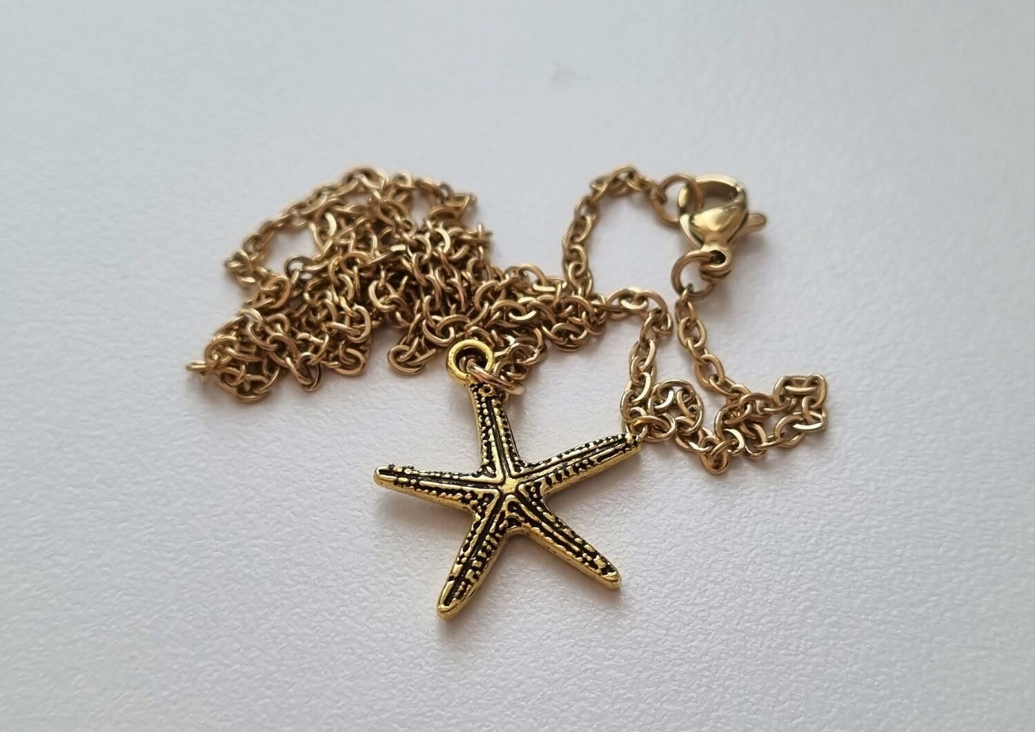 Halsband med sjöstjärna, sjöstjärneberlock (50 cm långt halsband)
