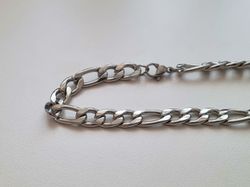 Silverfärgat armband i rostfritt stål (21 cm, 7 mm brett)
