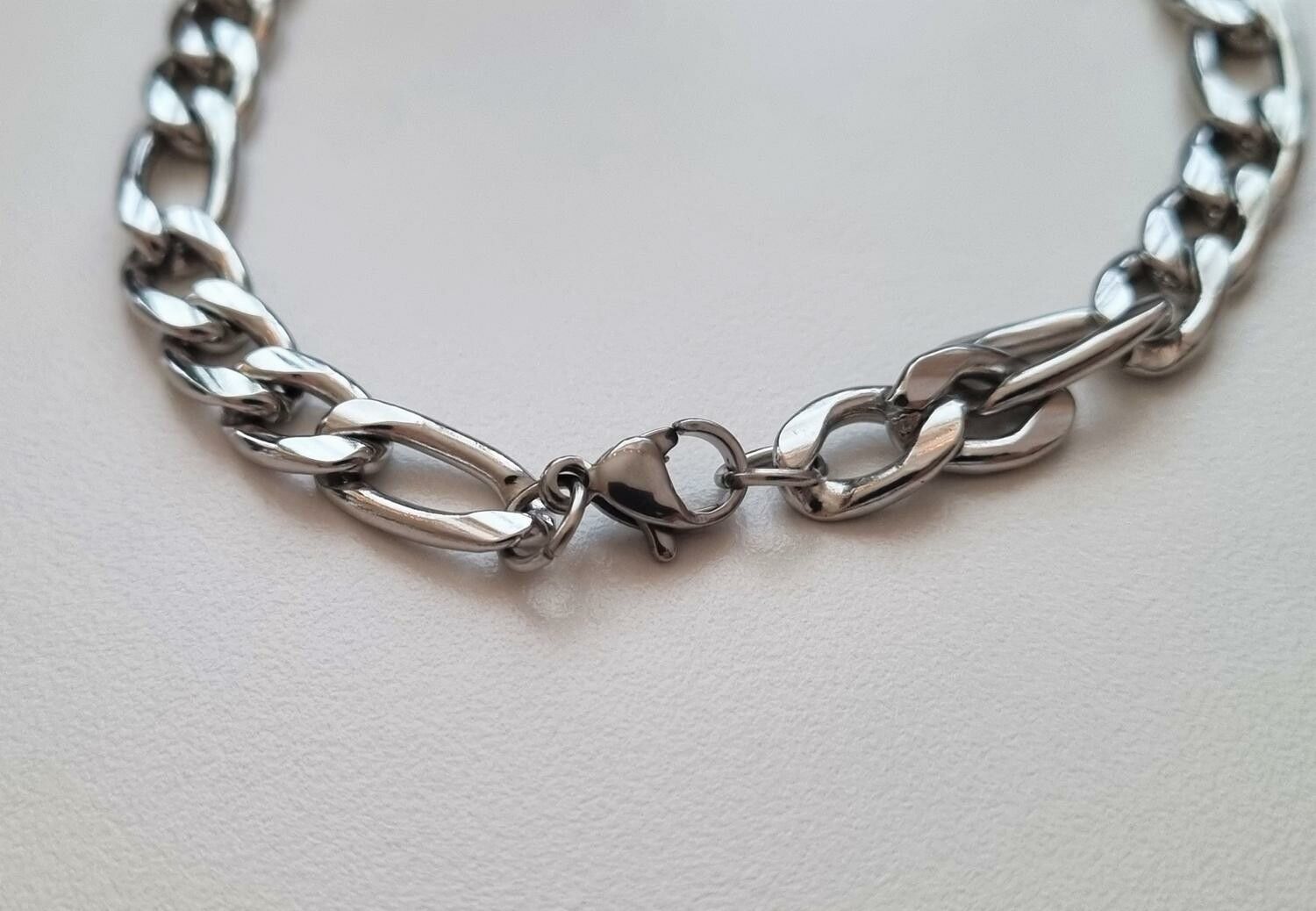 Silverfärgat armband i rostfritt stål (21 cm, 7 mm brett)