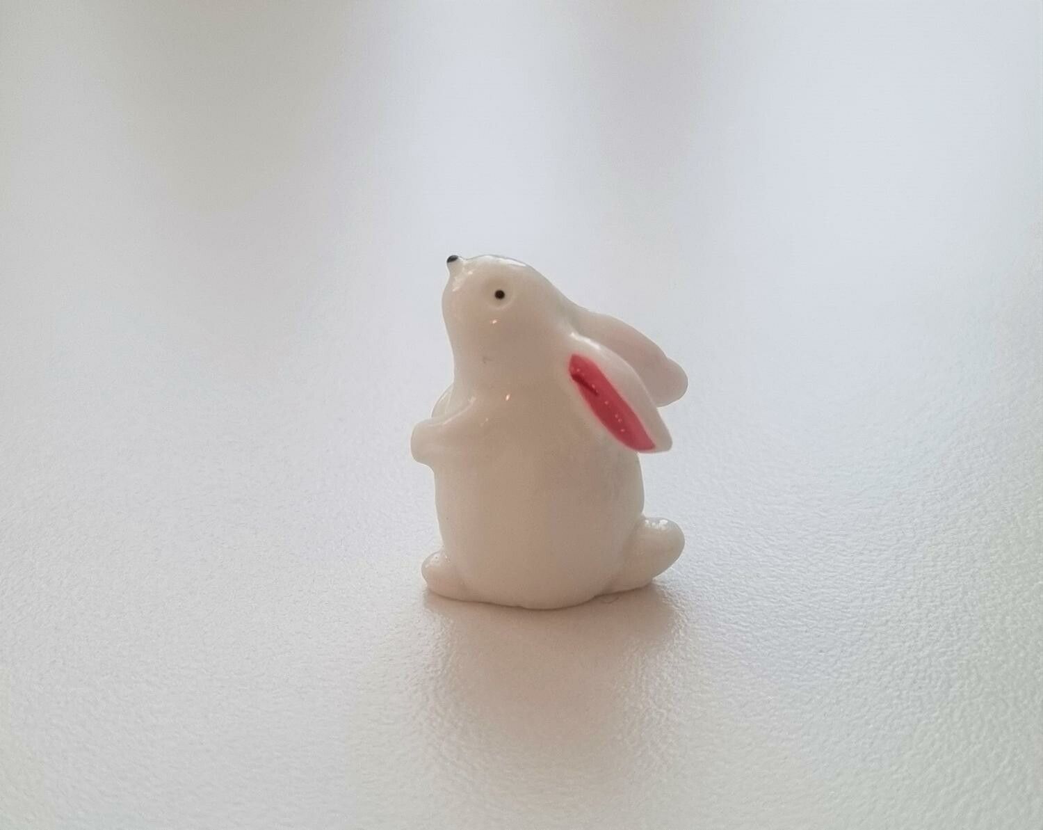 Handmålad kanin, miniatyr (2,2 cm hög)