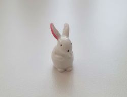 Handmålad kanin, miniatyr (2,3 cm hög)