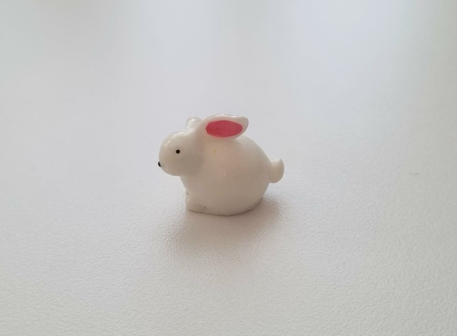Handmålad kanin, miniatyr (1,7 cm hög)