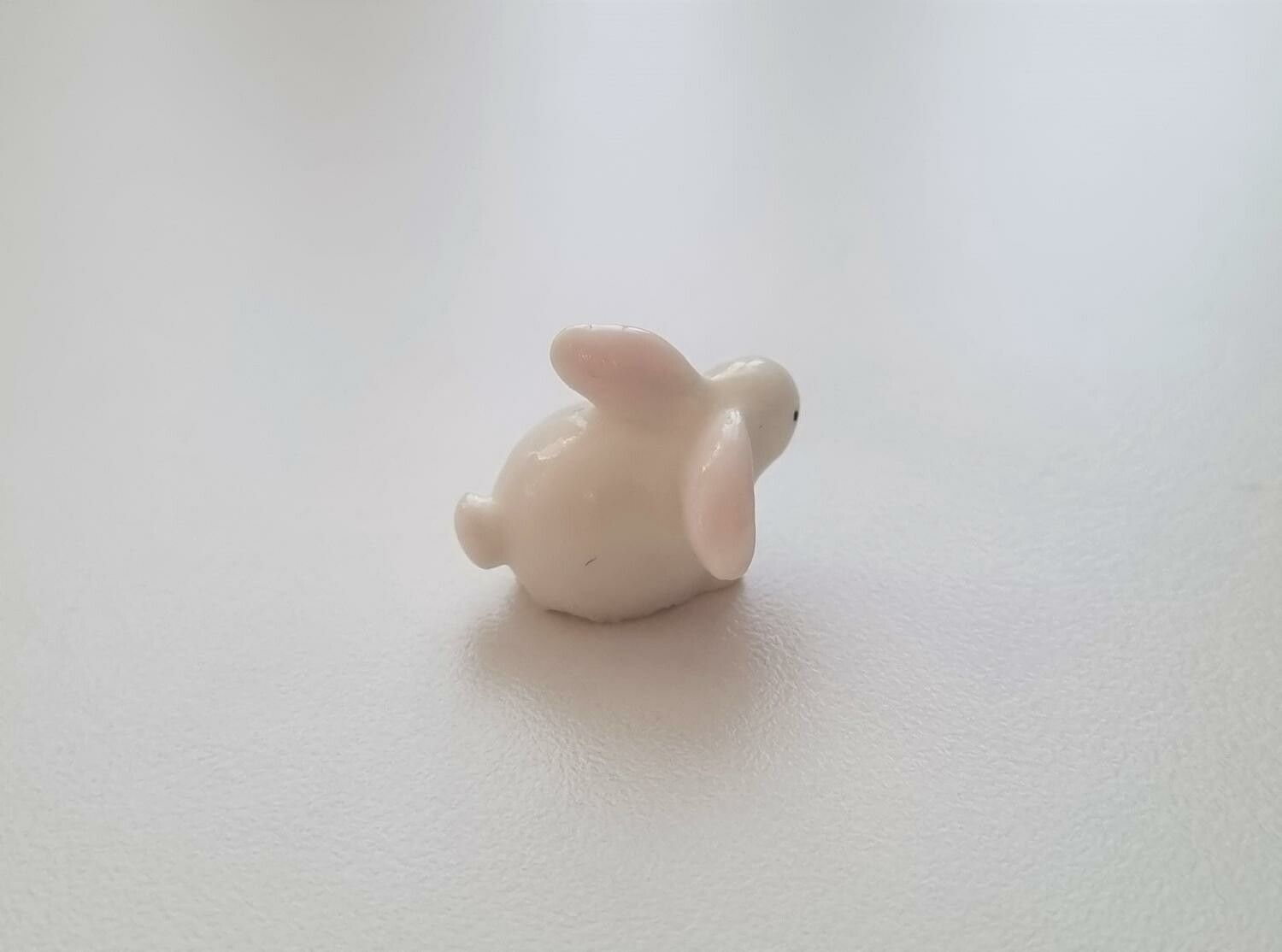 Handmålad kanin, miniatyr (1,7 cm hög)