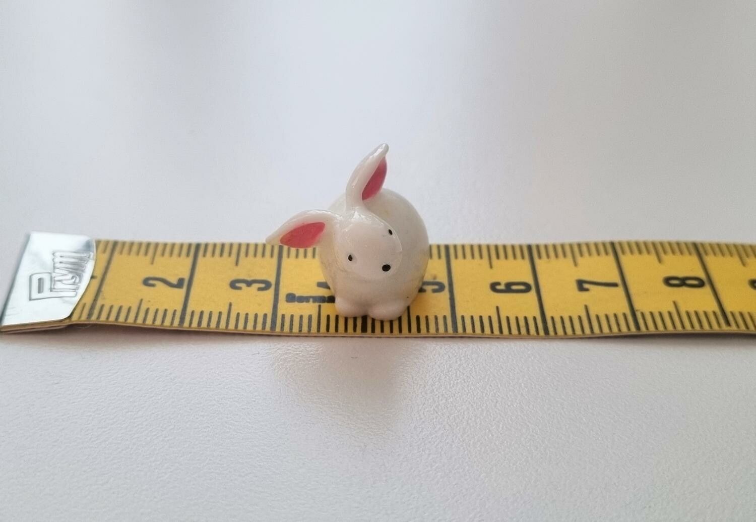 Handmålad kanin, miniatyr (1,7 cm hög)