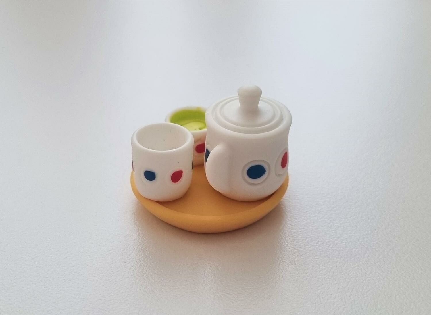 Miniatyr service till dockskåp dockhus (4 delar)