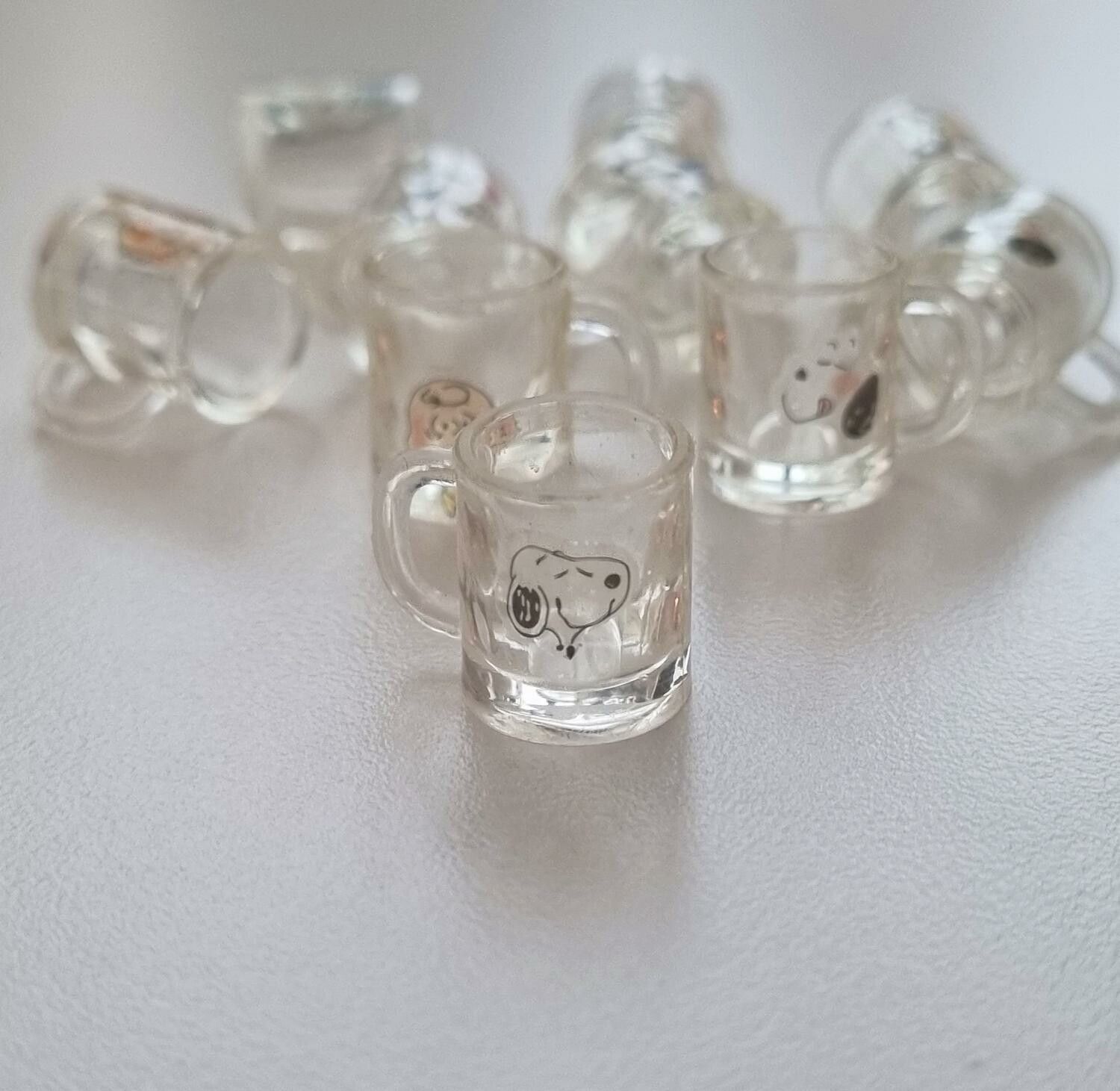1 st mugg, kopp, miniatyr till dockskåp dockhus (snobben)