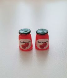 2 st små syltburkar, miniatyrer till dockskåp, tittskåp (röda)