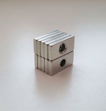10 st Neodymium magneter (20x10x3-4 mm) fyrkantiga magneter med hål