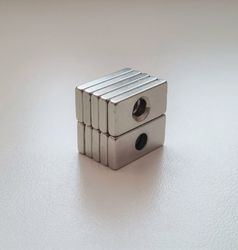 10 st Neodymium magneter (20x10x3-4 mm) fyrkantiga magneter med hål