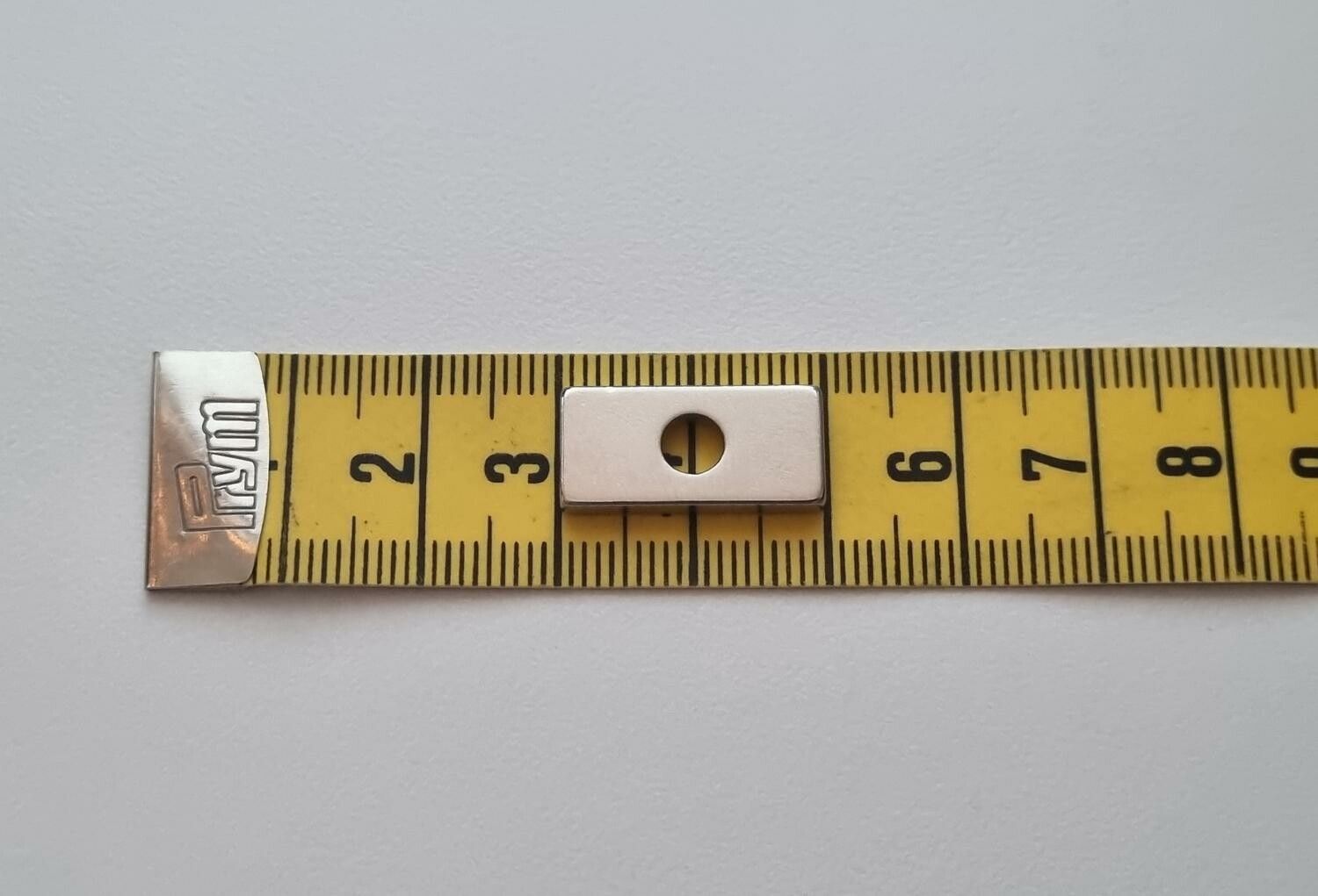 10 st Neodymium magneter (20x10x3-4 mm) fyrkantiga magneter med hål