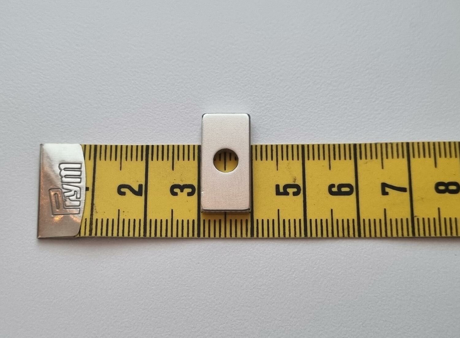 10 st Neodymium magneter (20x10x3-4 mm) fyrkantiga magneter med hål