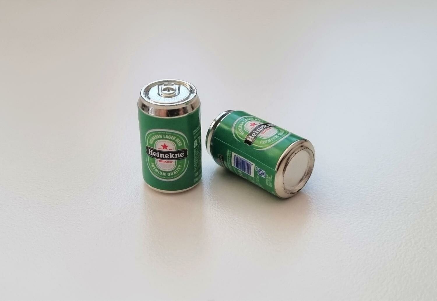 2 st Burkar miniatyr, miniburkar, dockskåp, tittskåp (Heinekne)