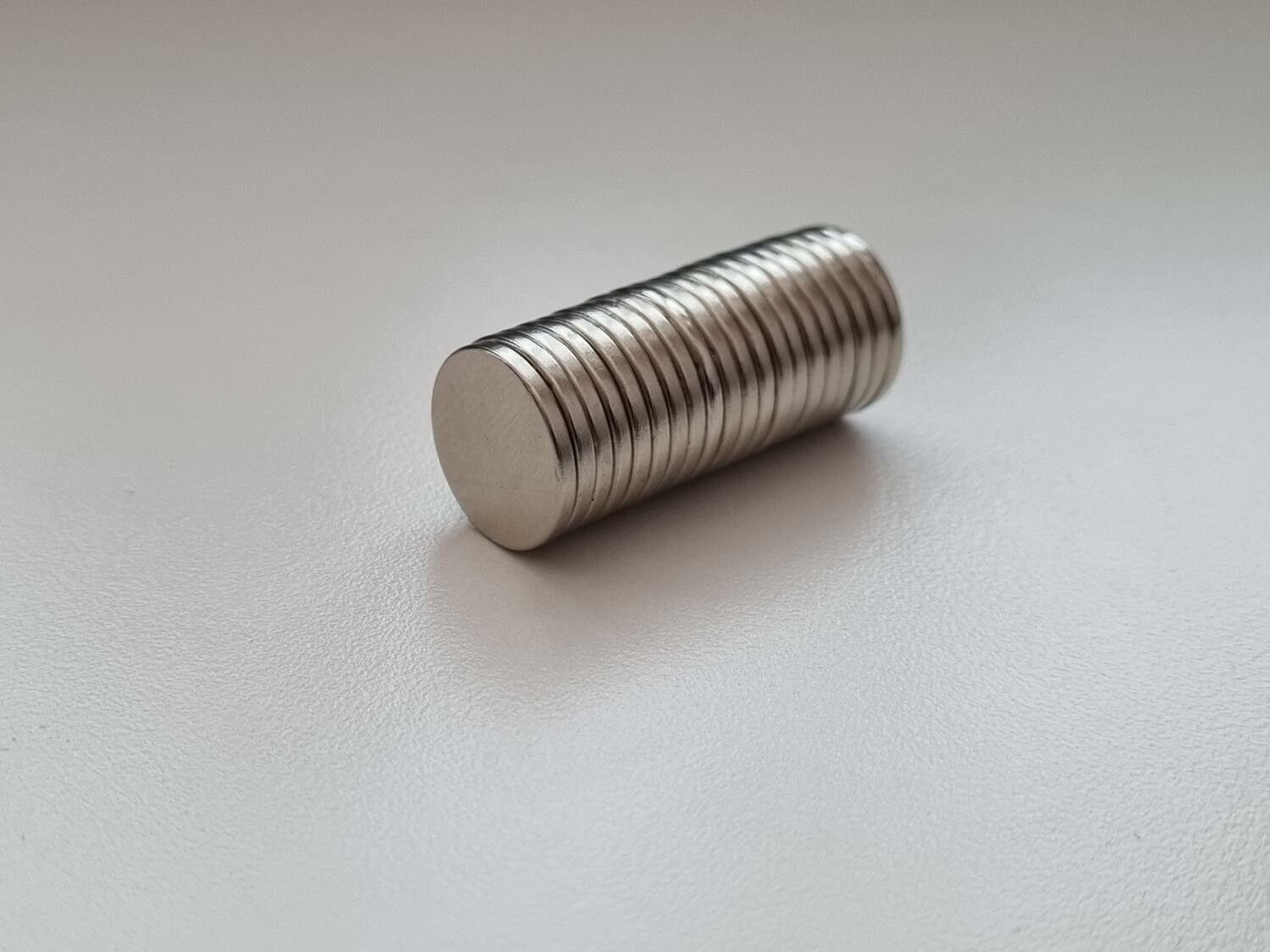 10 st Neodymium magneter (15x2 mm) runda magneter