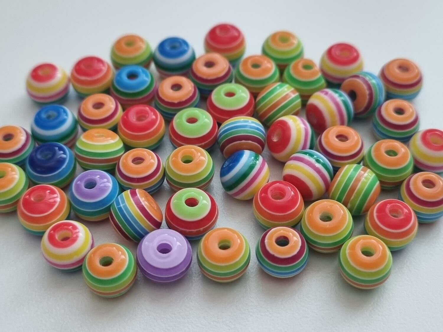 50 st pärlor i varierande vackra färger (8 mm)