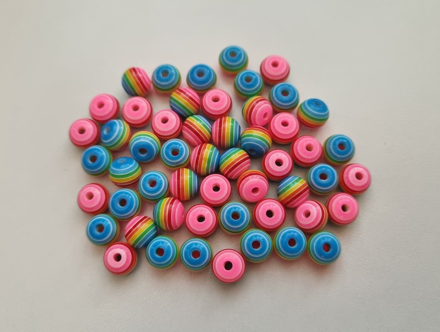 50 st pärlor i varierande vackra färger (8 mm)