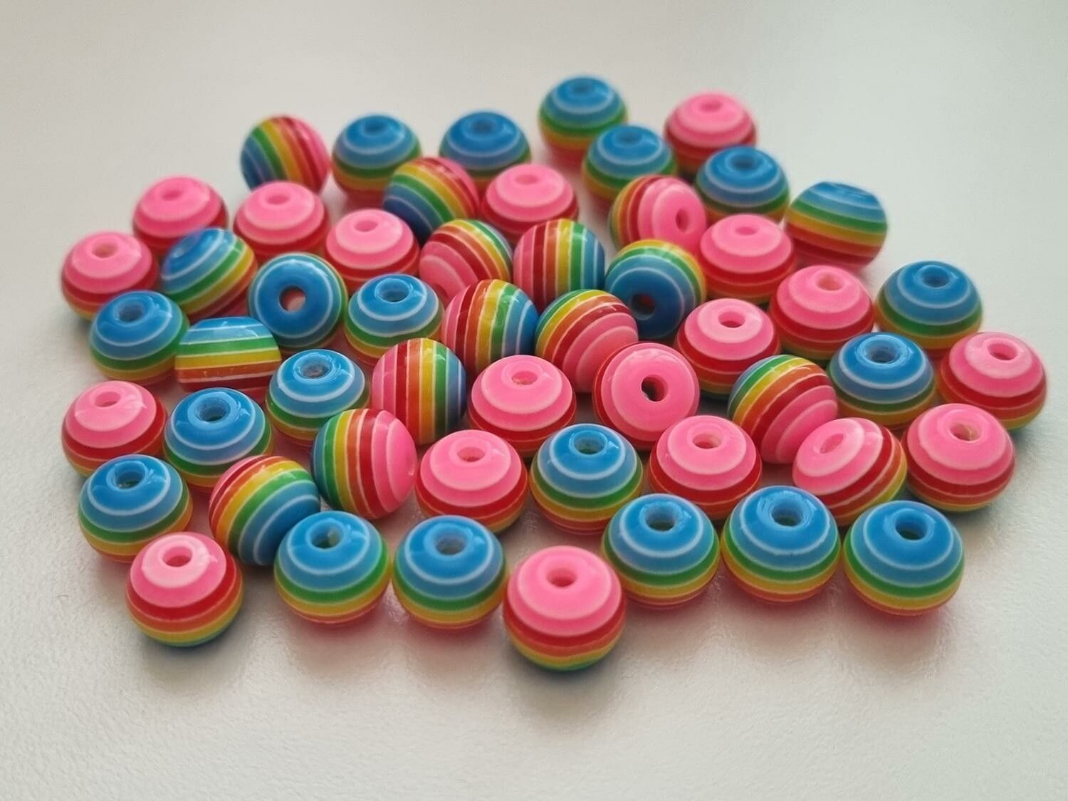 50 st pärlor i varierande vackra färger (8 mm)