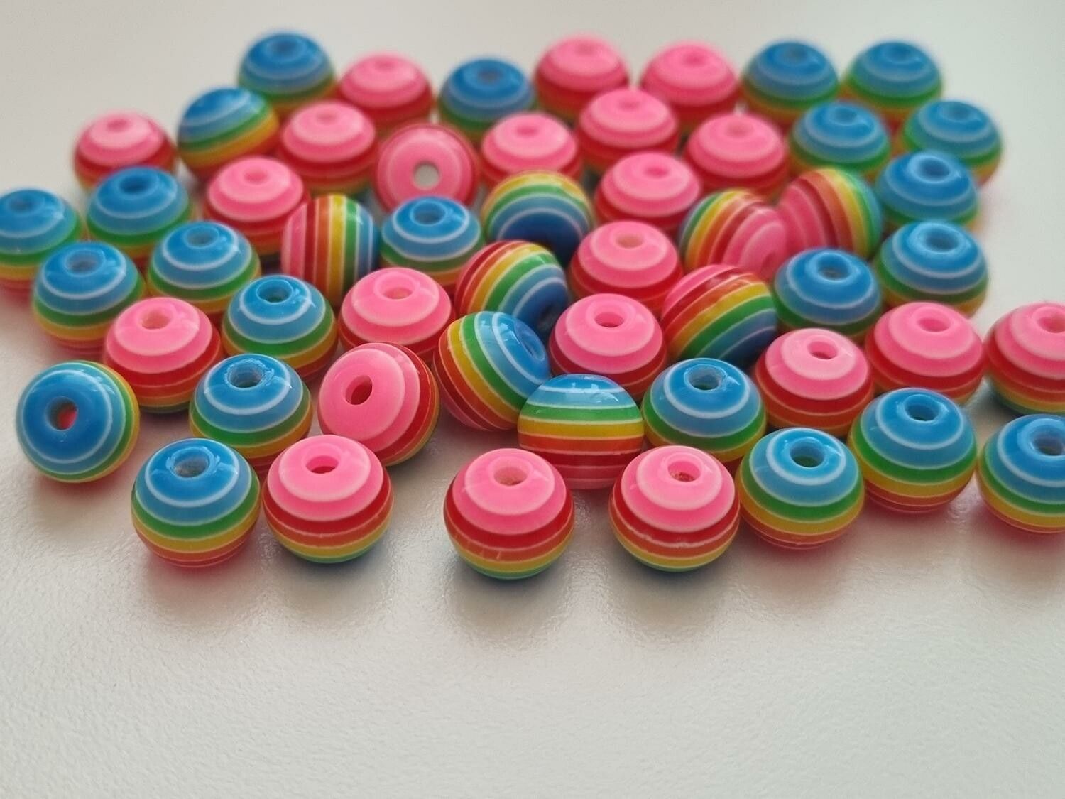 50 st pärlor i varierande vackra färger (8 mm)