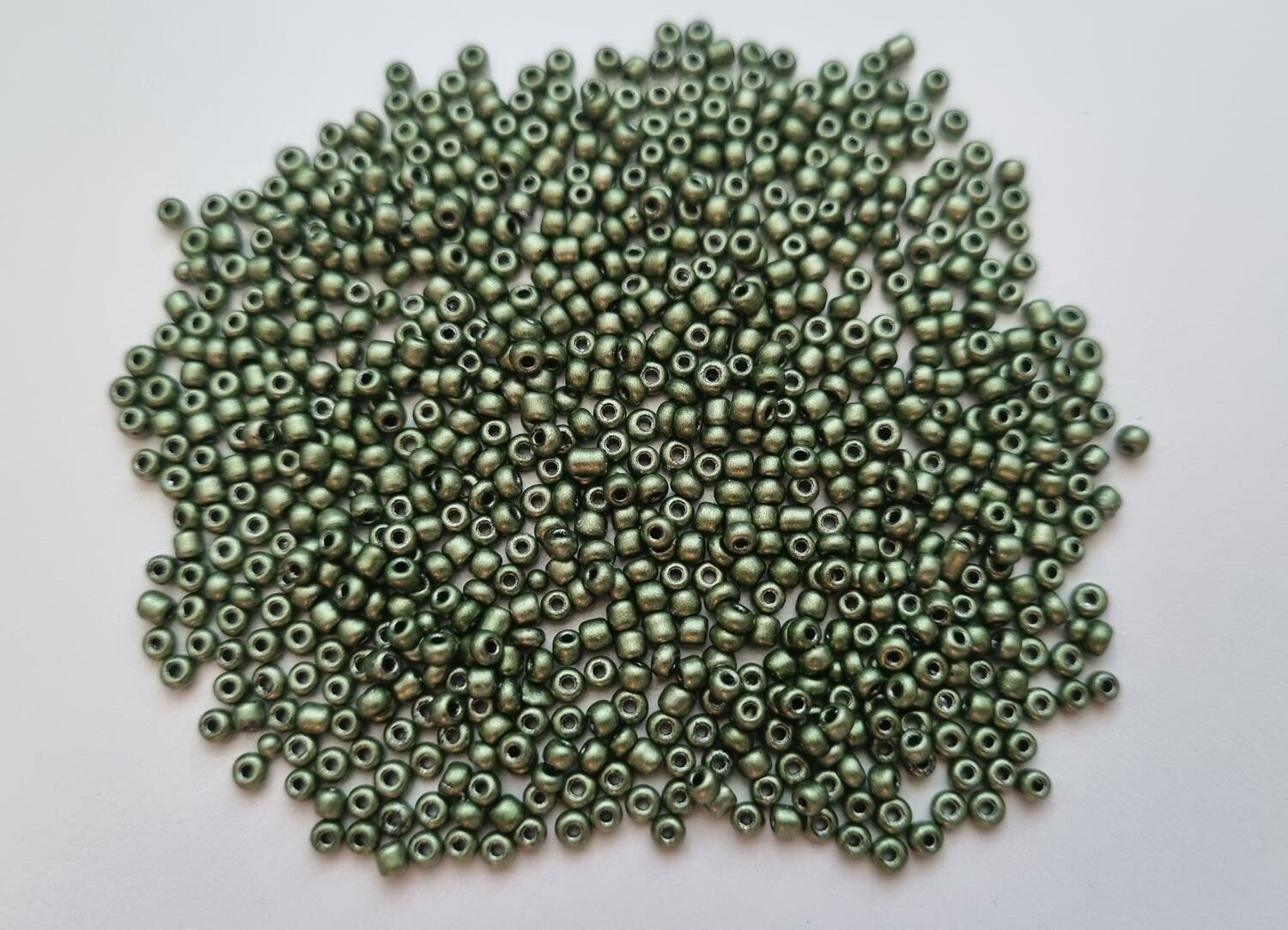 1000 små pärlor, fröpärlor, glaspärlor (2 mm) - Gröna