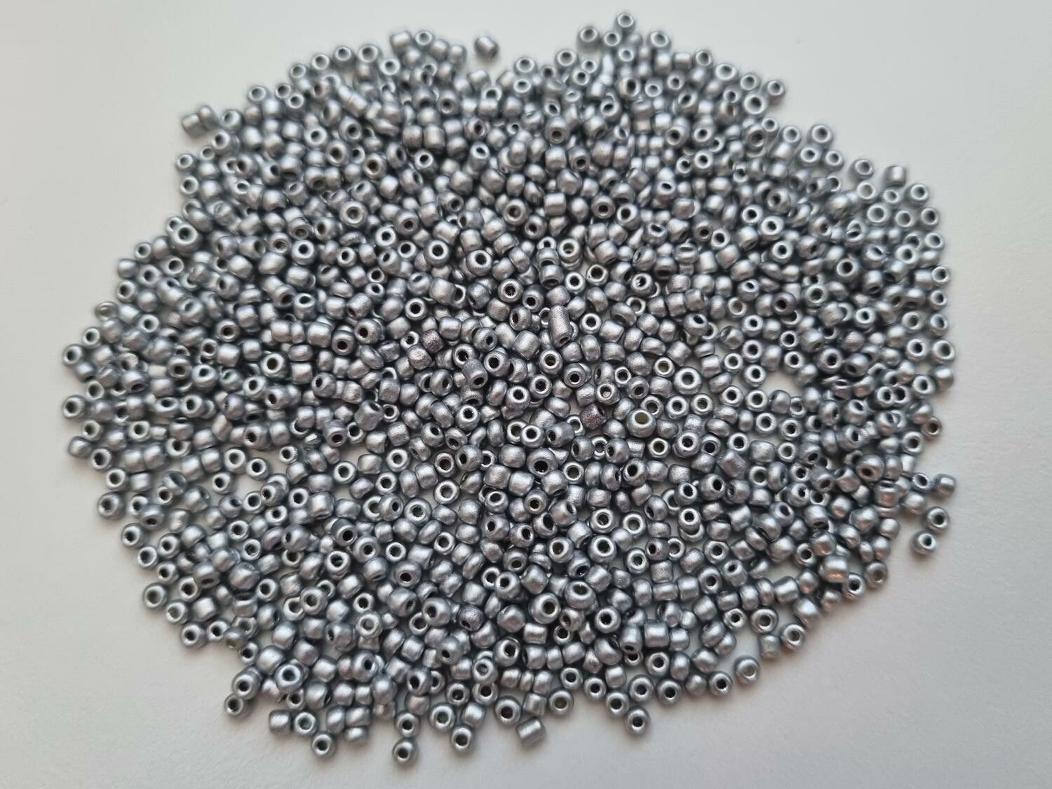 1000 små pärlor, fröpärlor, glaspärlor (2 mm) - Silver