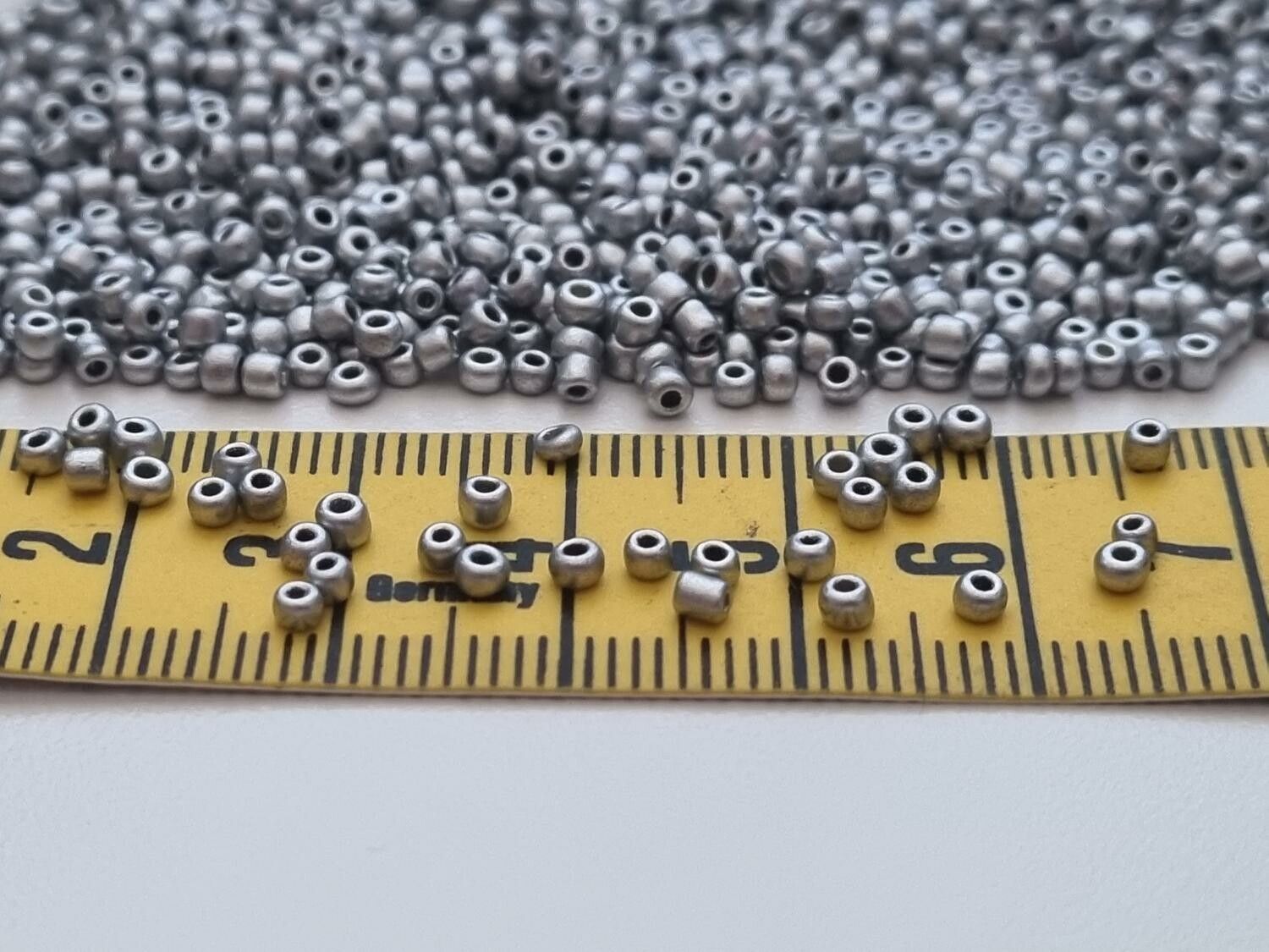 1000 små pärlor, fröpärlor, glaspärlor (2 mm) - Silver