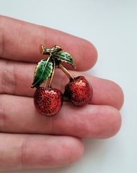 1 st detaljrik brosch hänge - Körsbär / Körbärsbrosch