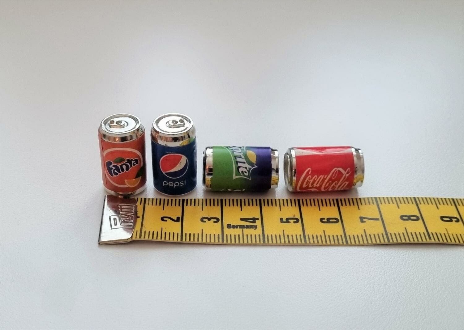 4 st Burkar miniatyr, miniburkar, dockskåp, tittskåp