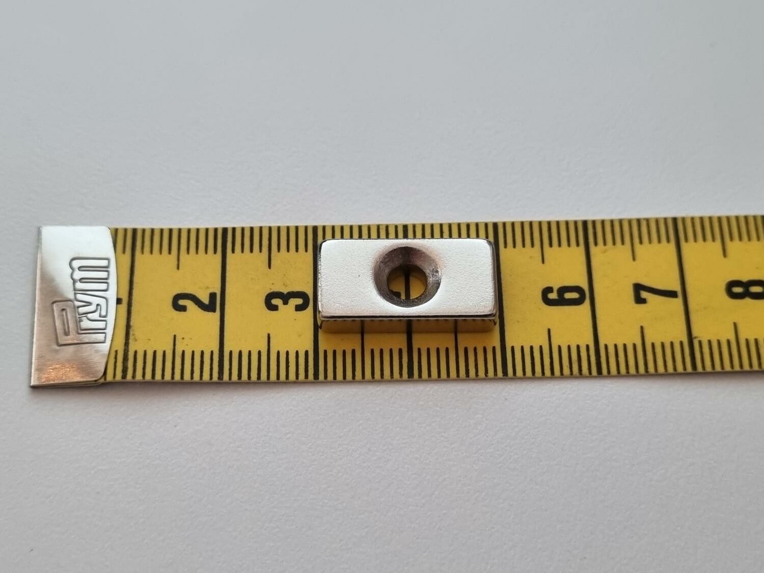 10 st Neodymium magneter (20x10x5-4 mm) fyrkantiga magneter med hål