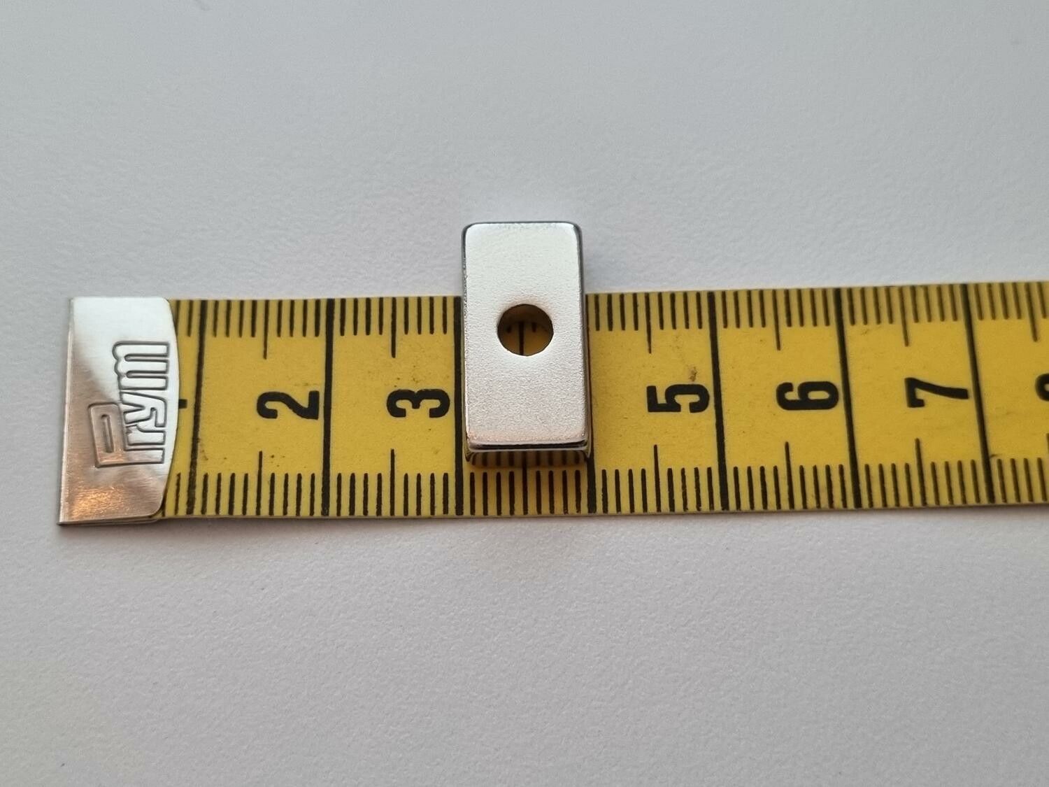 10 st Neodymium magneter (20x10x5-4 mm) fyrkantiga magneter med hål