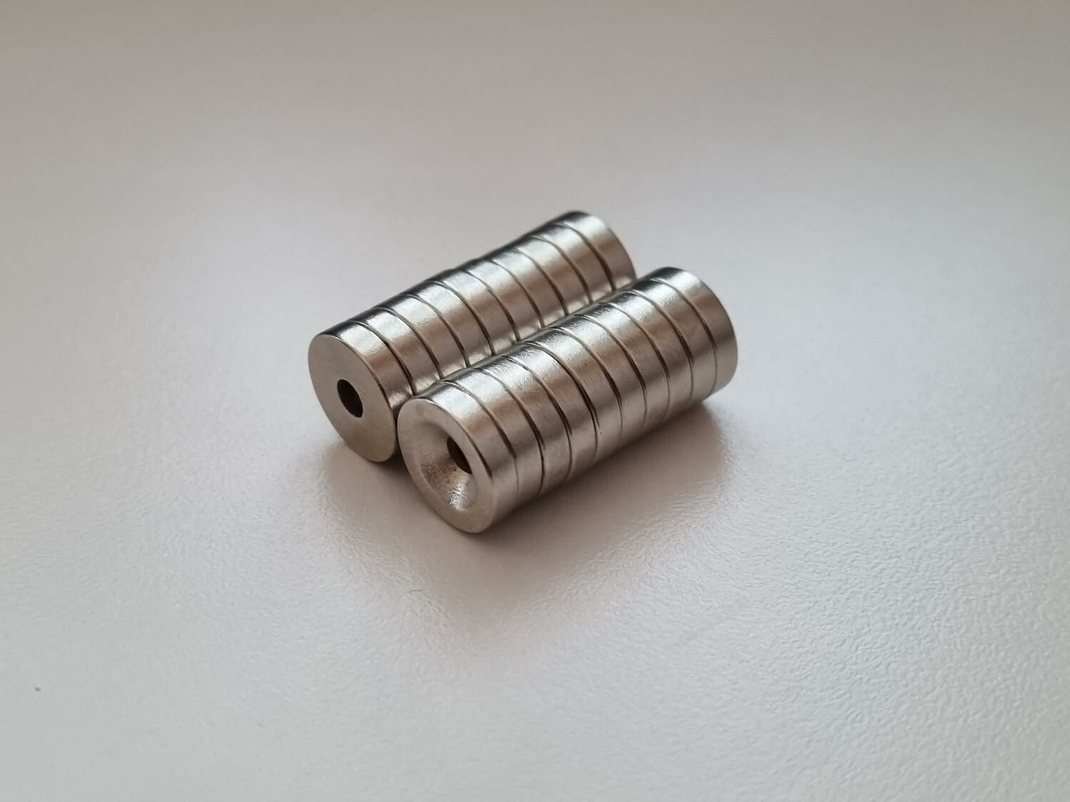 10 st Neodymium magneter (12x3x3 mm) runda magneter med hål