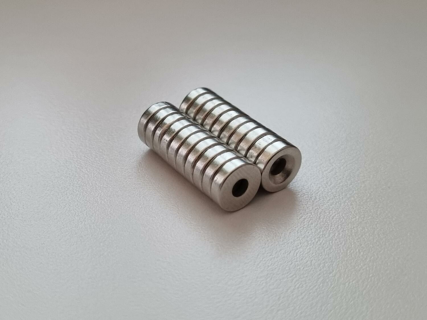 10 st Neodymium magneter (10x3x3 mm) runda magneter med hål