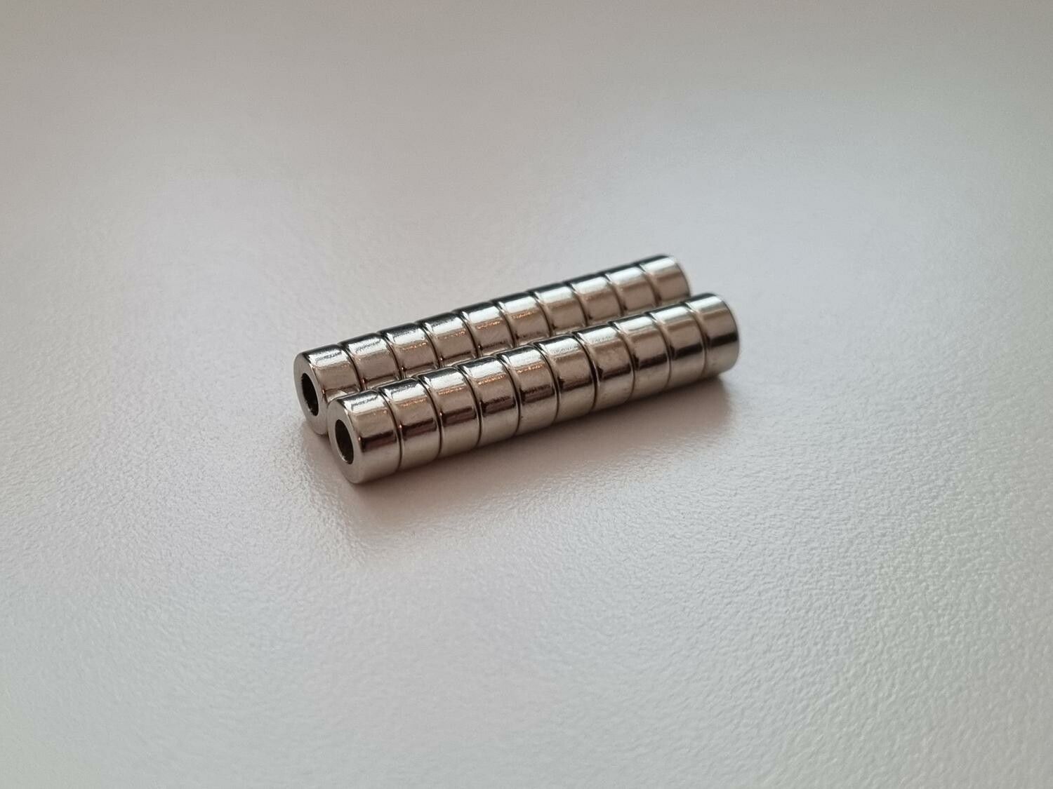10 st Neodymium magneter (6x3x3 mm) runda magneter med hål