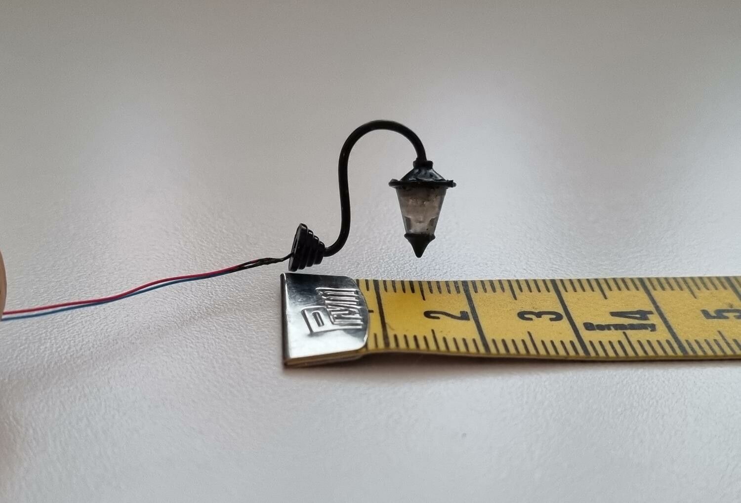 Lampa, gatulampa, miniatyrlampa (LED) För dockhus, tittskåp, tågräls mm