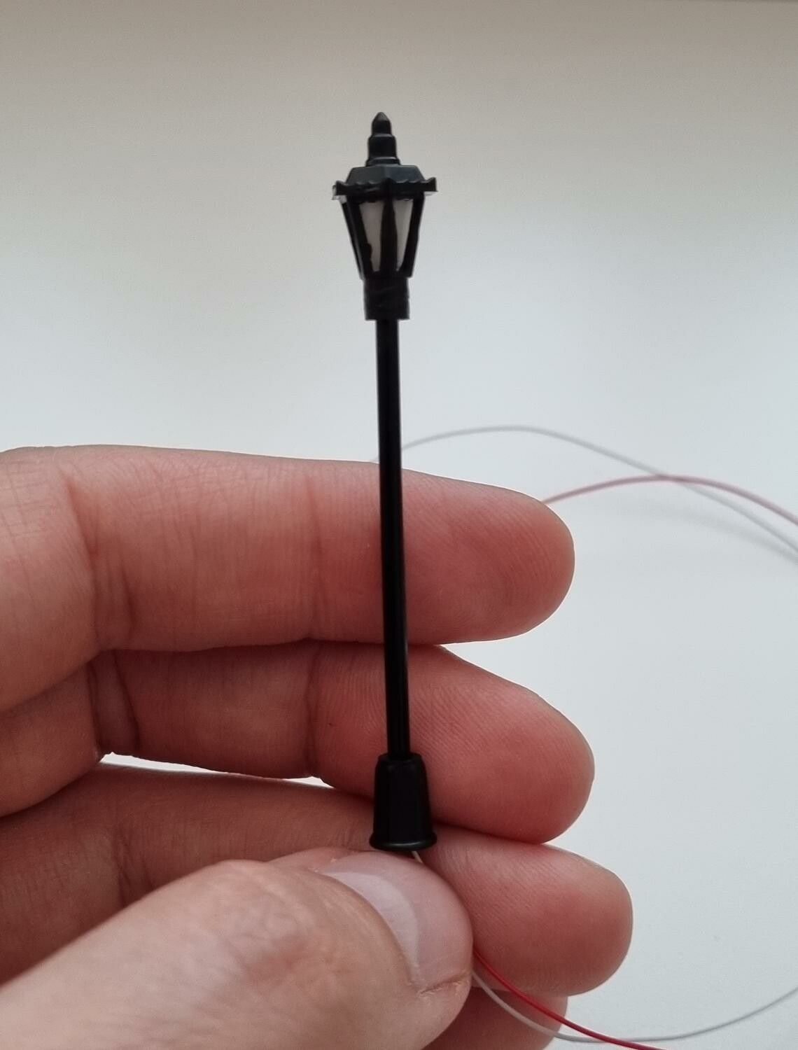 Lampa, gatulampa, miniatyrlampa (LED) För dockhus, tittskåp, tågräls mm