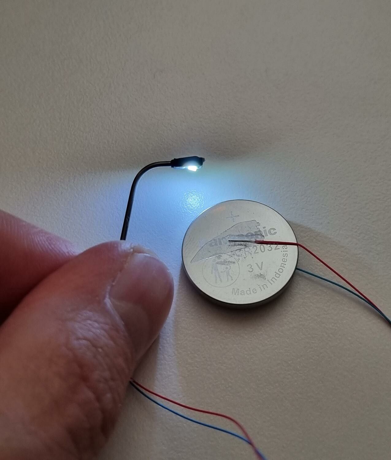 Lampa, gatulampa, miniatyrlampa (LED) För dockhus, tittskåp, tågräls mm