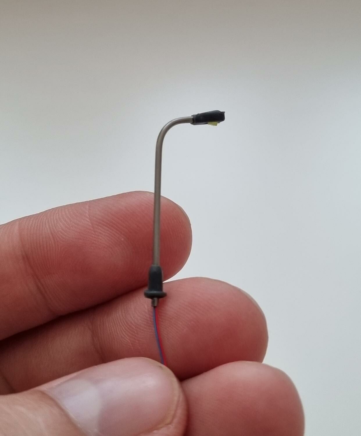 Lampa, gatulampa, miniatyrlampa (LED) För dockhus, tittskåp, tågräls mm