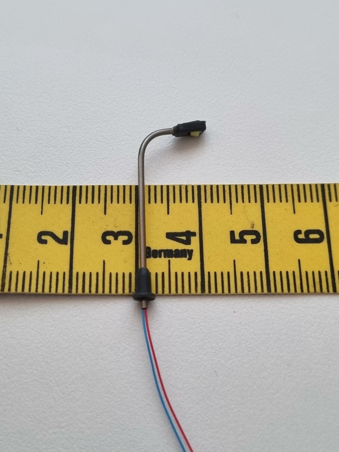 Lampa, gatulampa, miniatyrlampa (LED) För dockhus, tittskåp, tågräls mm