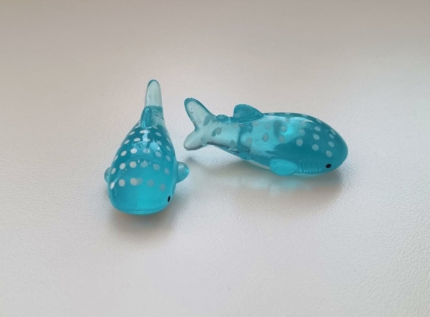 Handmålade valar, miniatyrer för dekoration (3,5 cm långa)