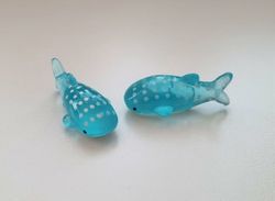 Handmålade valar, miniatyrer för dekoration (3,5 cm långa)