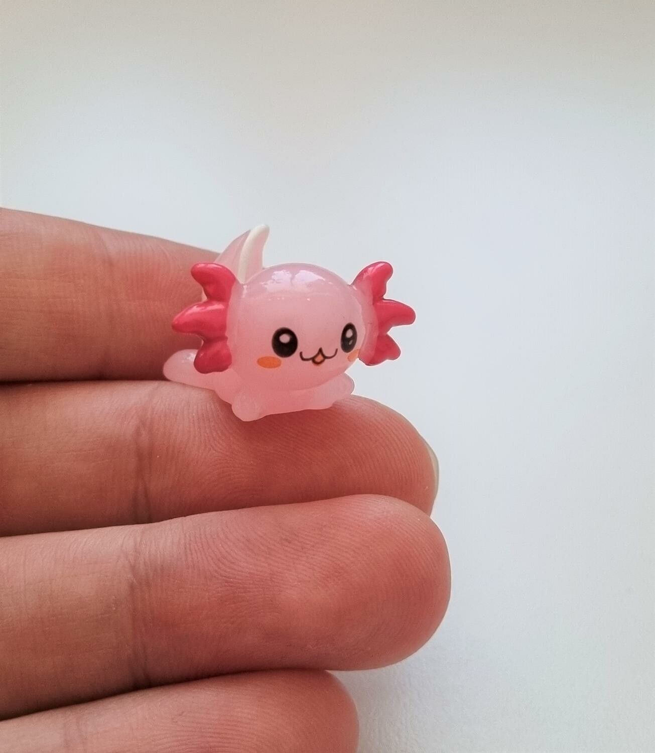 Handmålad axolotl, miniatyr för dekoration, dockskåp med mera