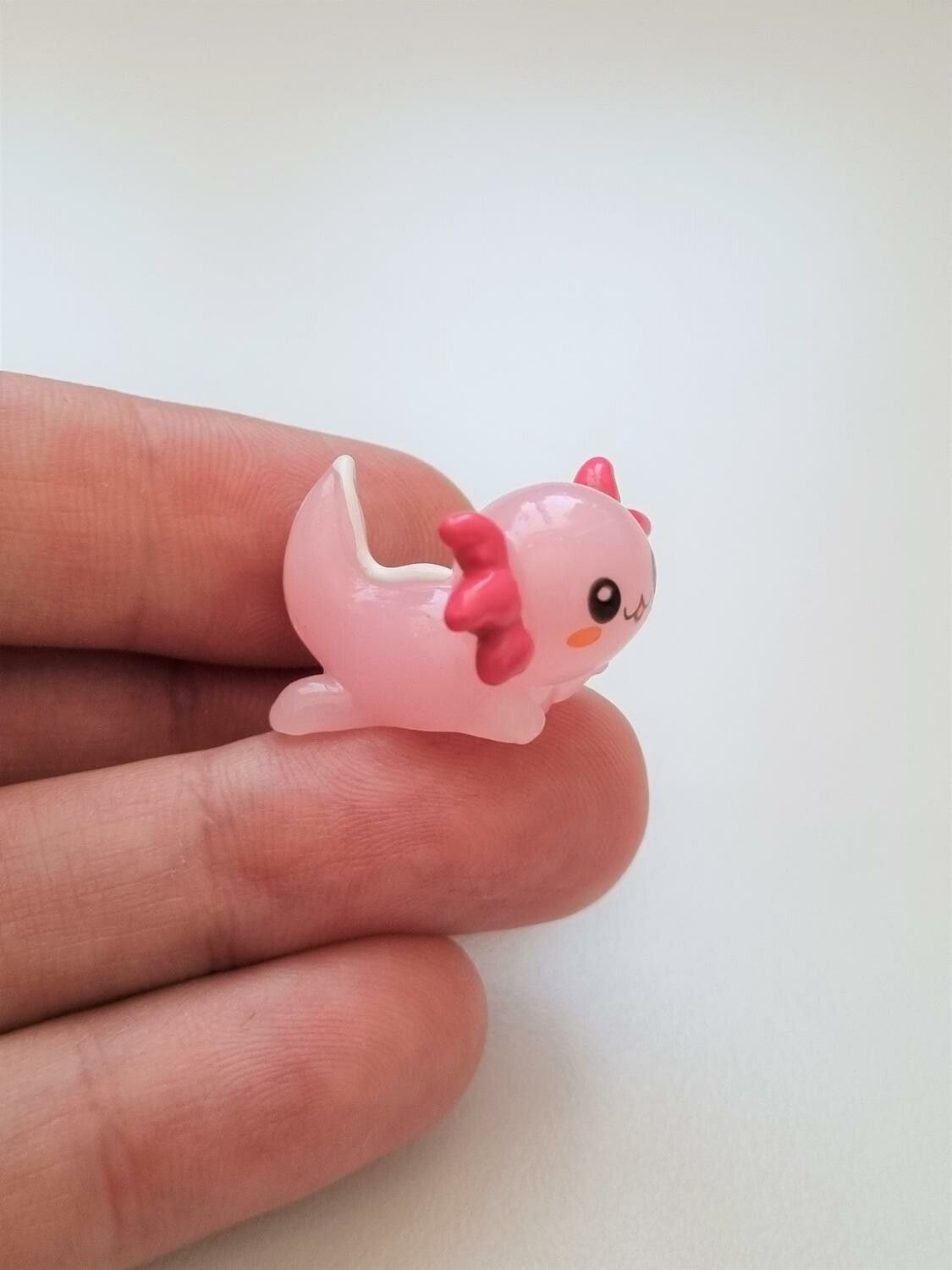 Handmålad axolotl, miniatyr för dekoration, dockskåp med mera