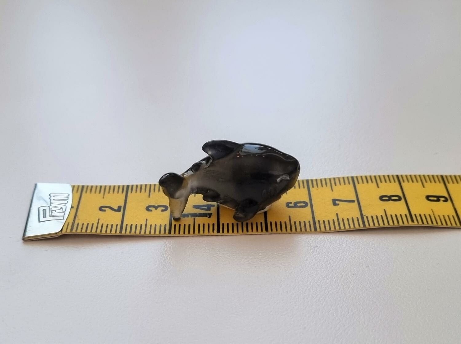 Handmålad svart val/haj, miniatyr för dekoration