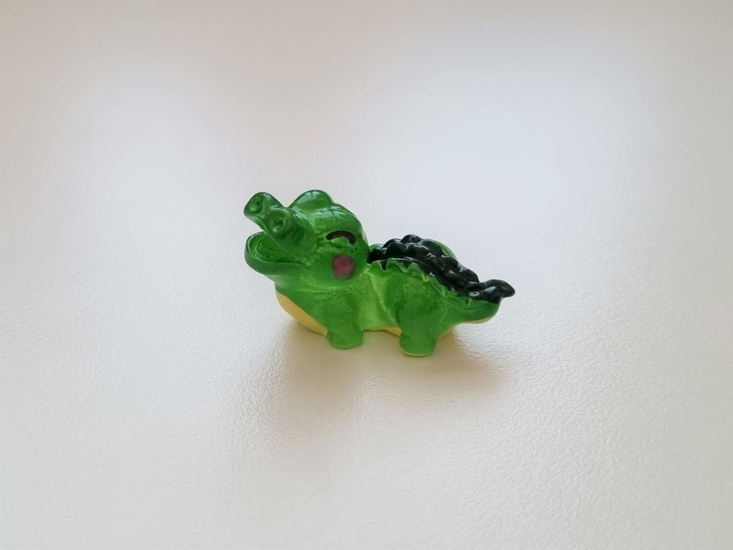 Handmålad krokodil / aligator, miniatyr för dekoration