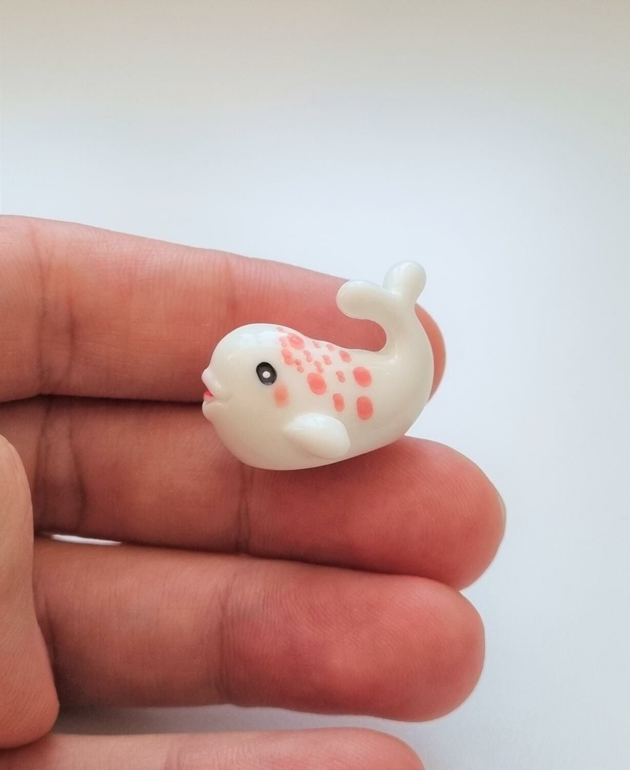 Handmålad vit val, miniatyr för dekoration