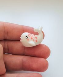 Handmålad vit val, miniatyr för dekoration