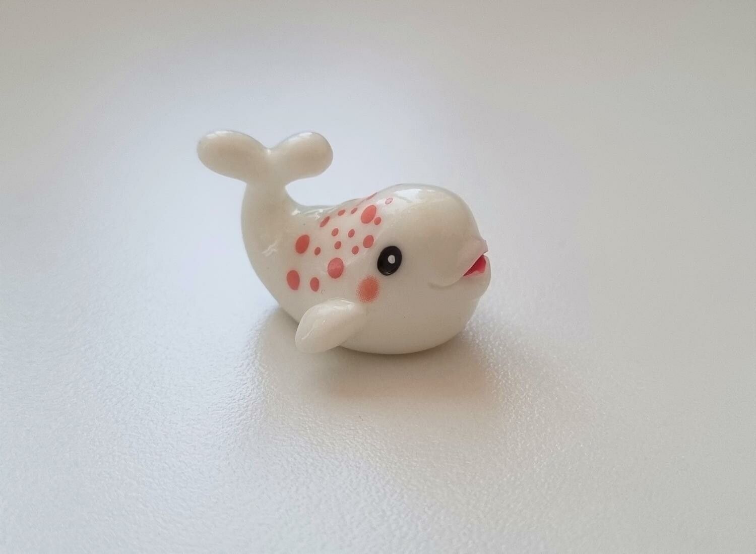 Handmålad vit val, miniatyr för dekoration