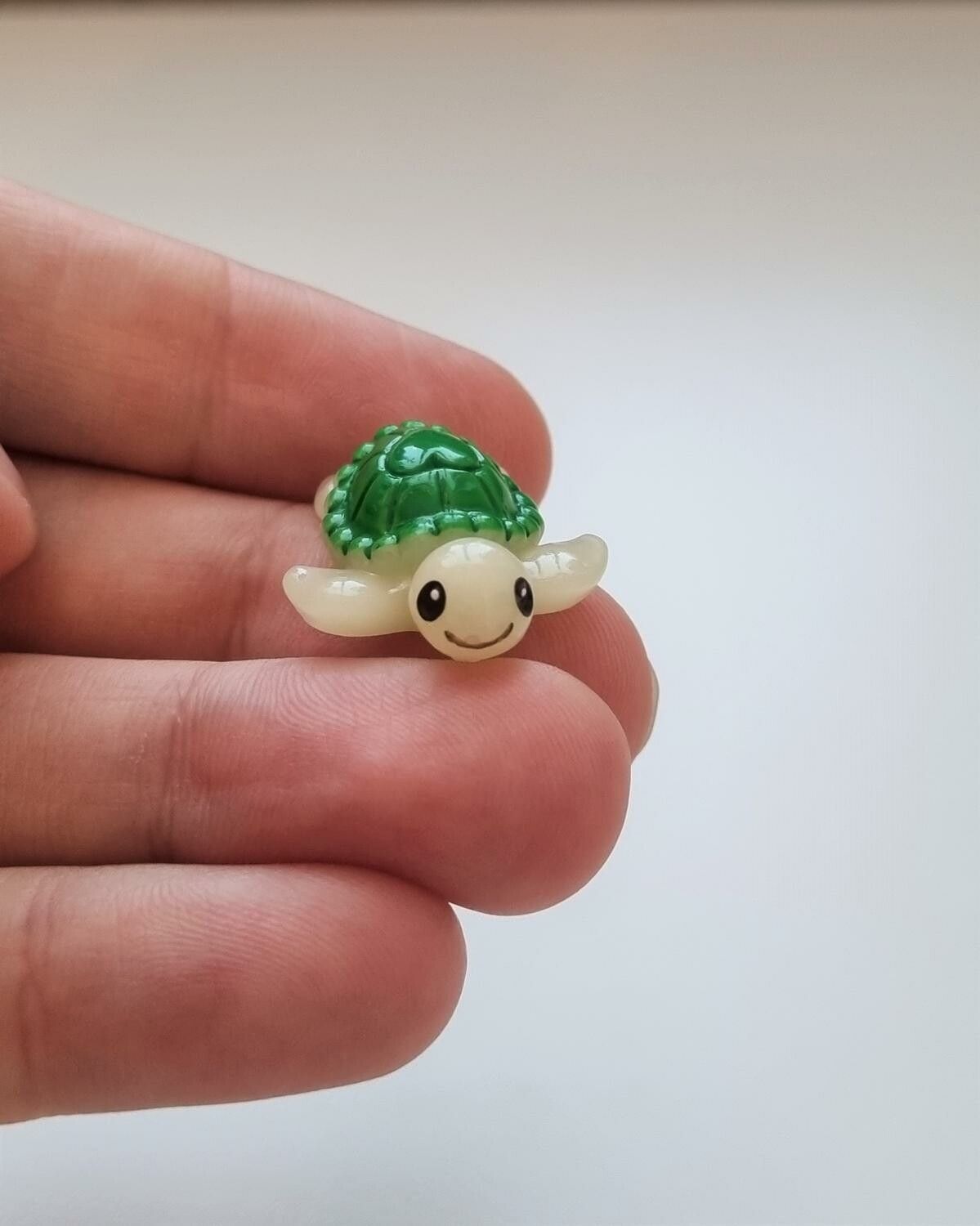 Sköldpadda i resin, miniatyr för dekoration, dockskåp / tittskåp