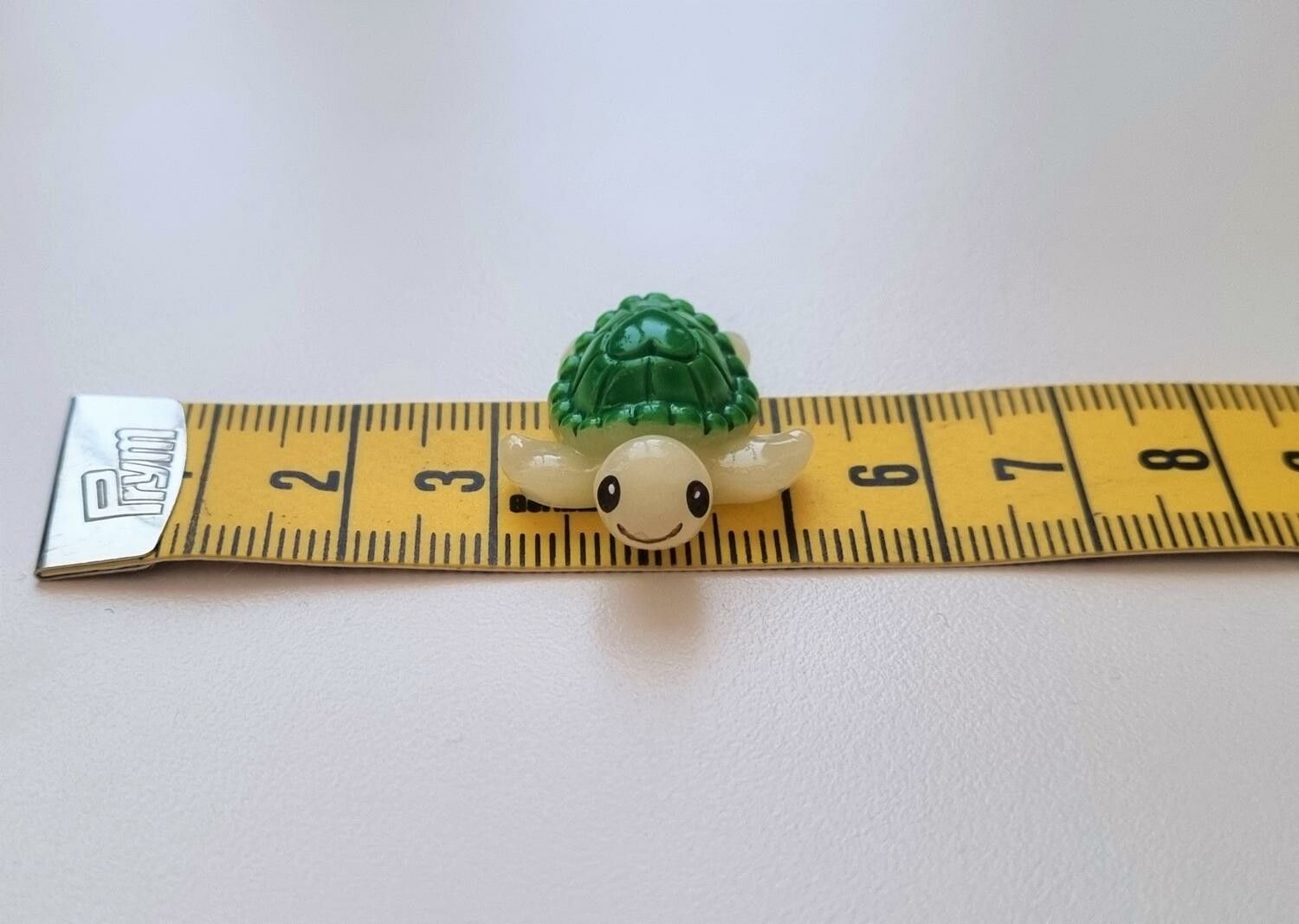 Sköldpadda i resin, miniatyr för dekoration, dockskåp / tittskåp