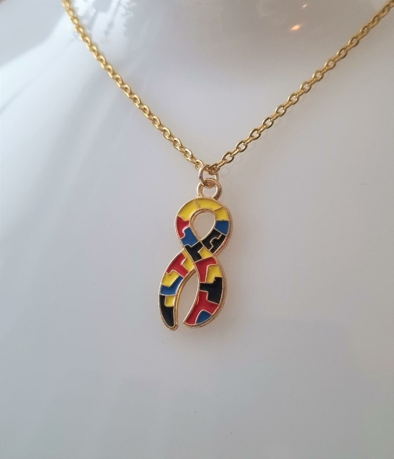 Halsband med pusselbit, autism / medvetenhet