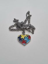 Halsband med pusselbit, autism / medvetenhet