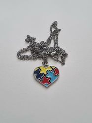 Halsband med pusselbit, autism / medvetenhet